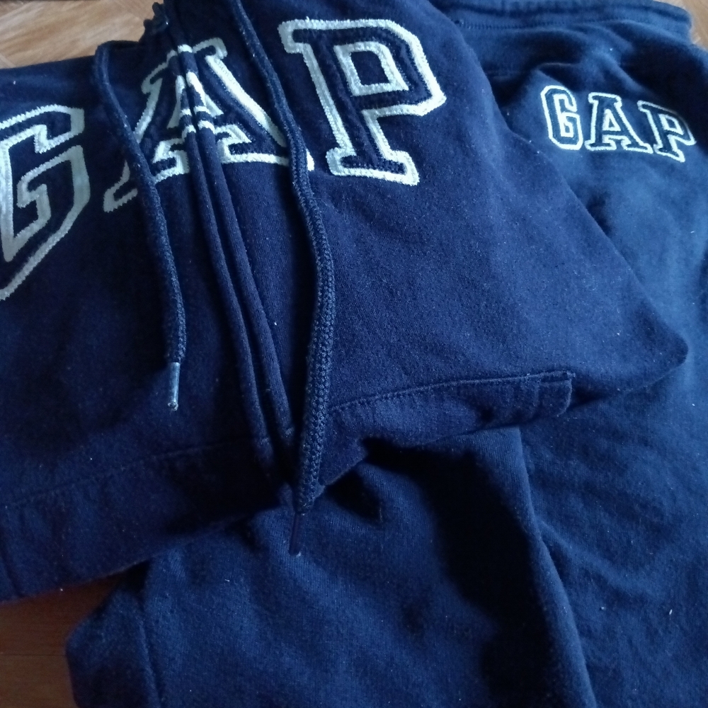 Gap tracksuit